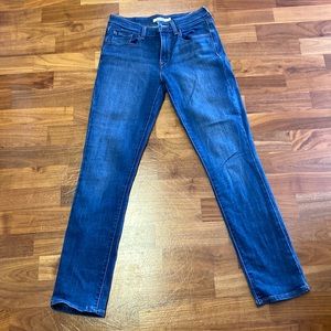 Levi’s mid rise, skinny jean